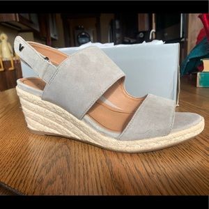 VIONIC NEW IN BOX “Tulum” brooke dark taupe suede wedge 9.5